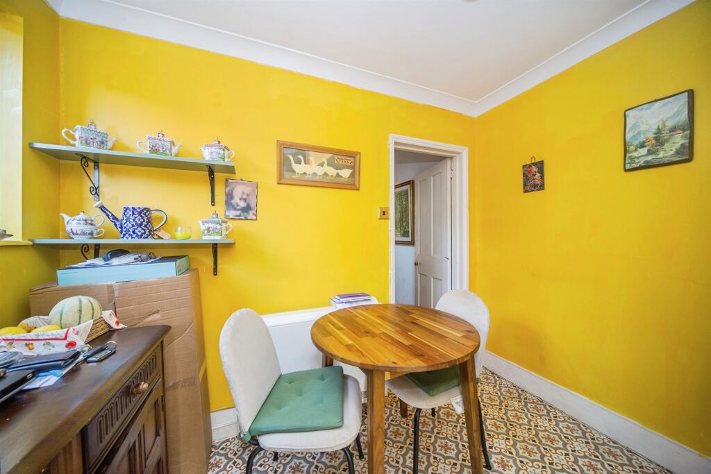 House in Southampton - More