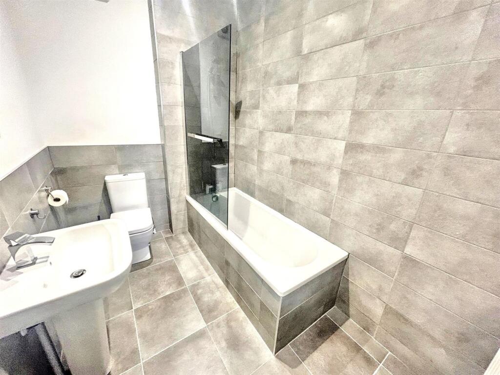 Apartment in Newcastle upon Tyne - View 3
