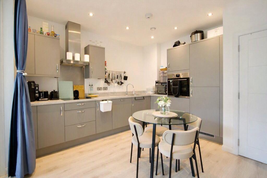 Apartment in Ilford - View 5