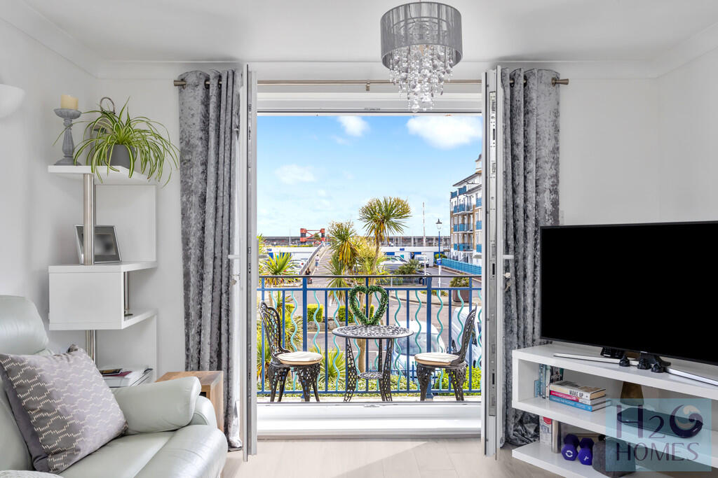2-bed flat on Hamilton Court, Brighton Marina Village, £339,950