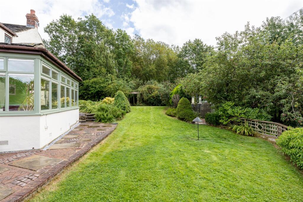 House in Huddersfield - View 3