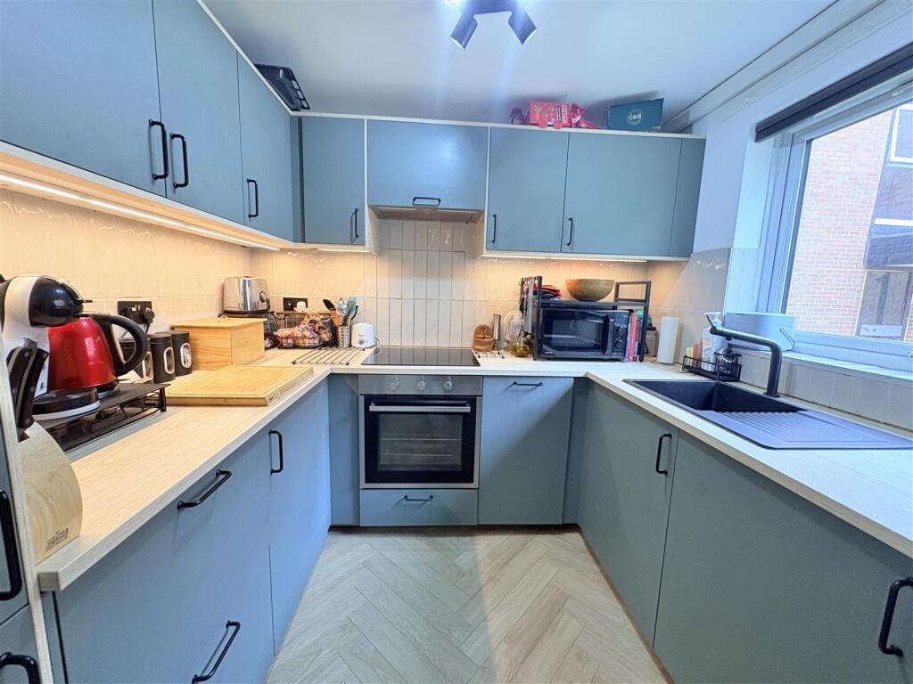Apartment in Birmingham, Sparkhill - View 5