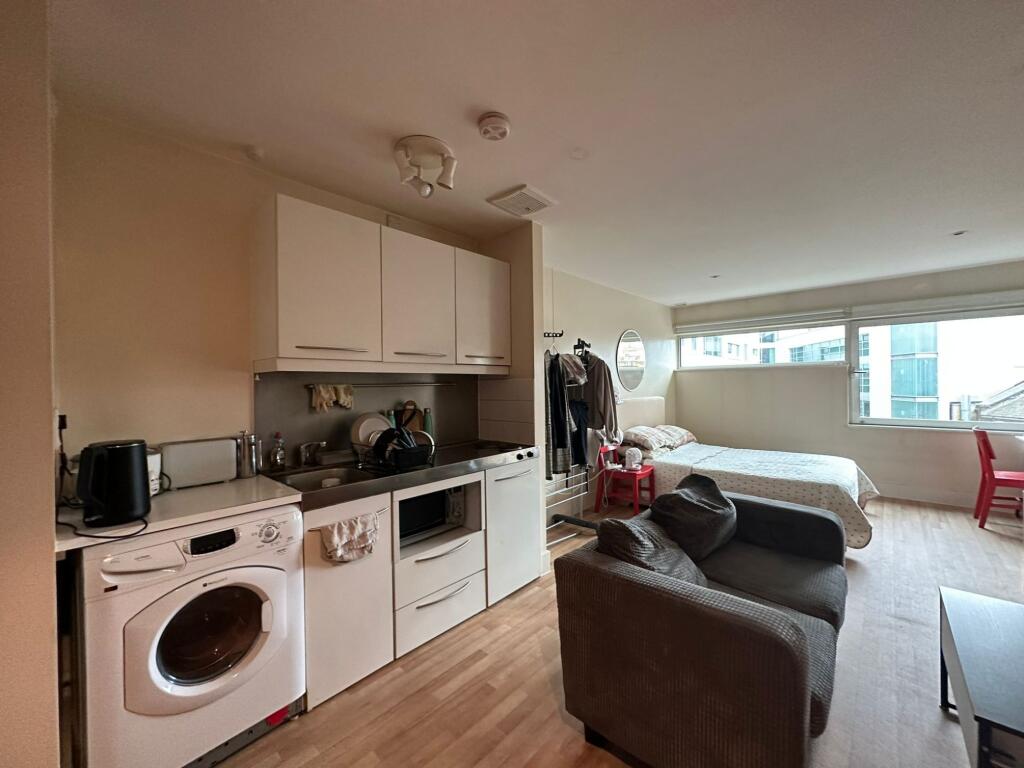 Studio flat for rent