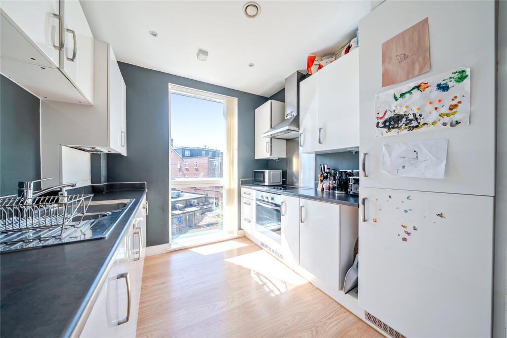 Apartment in Bromley - View 5