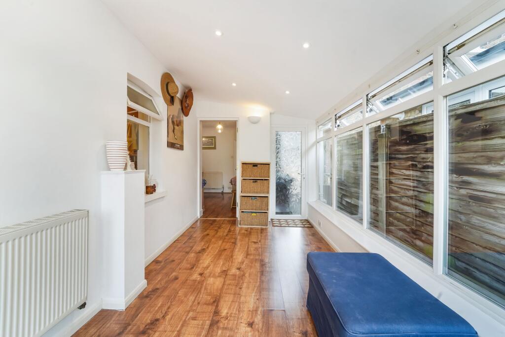 House in Kingston upon Thames - More