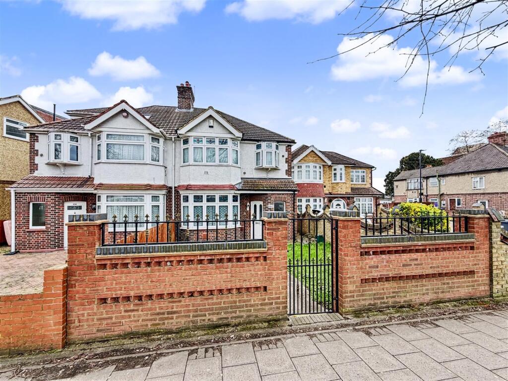 Main image of property: Bath Road, Cranford, TW5