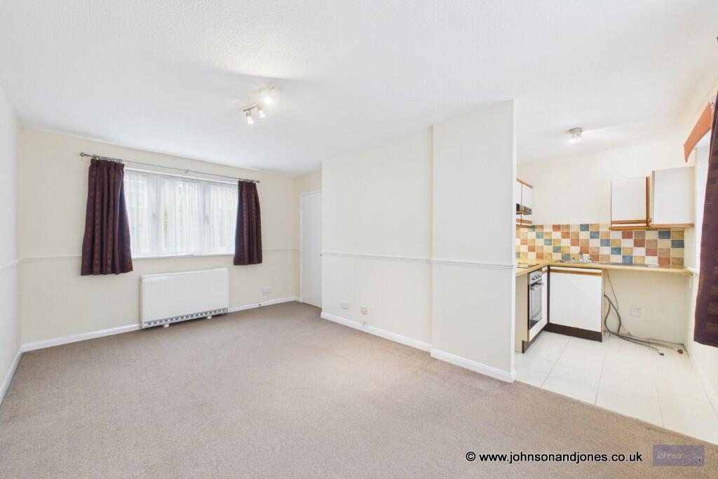 Gogmore Lane, Chertsey, Surrey, KT16 photo 4