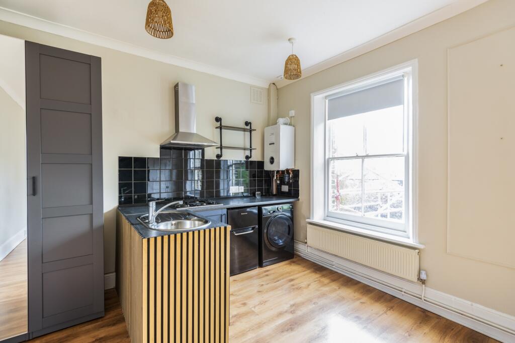 Apartment in London - View 5