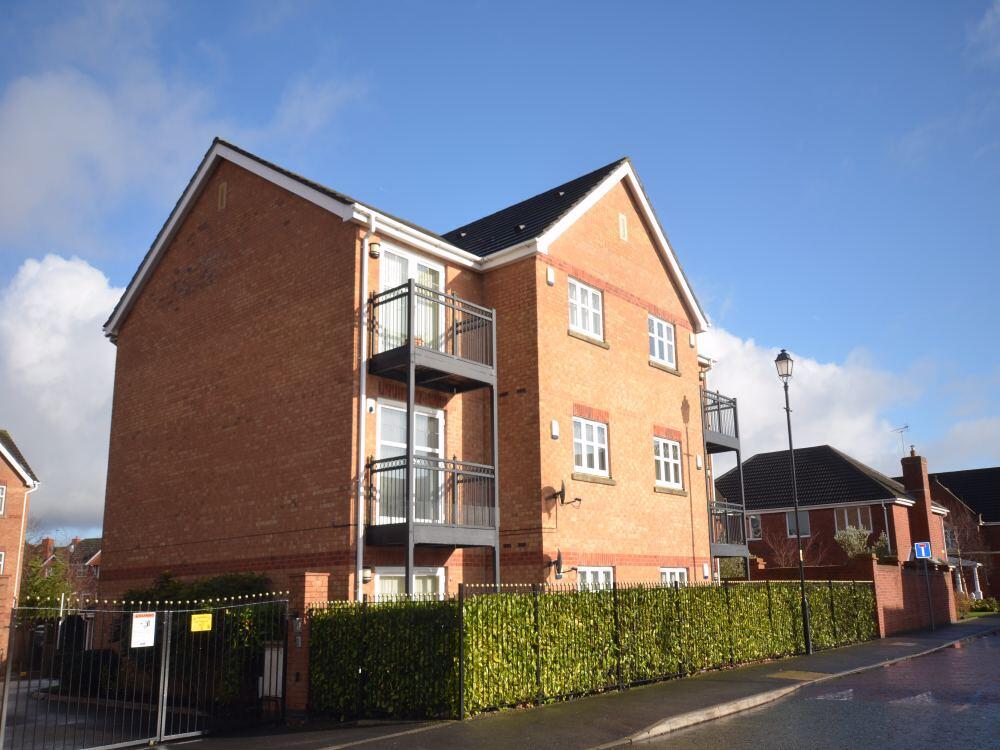 2-bed flat on Lanark Gardens, Widnes, £135,000