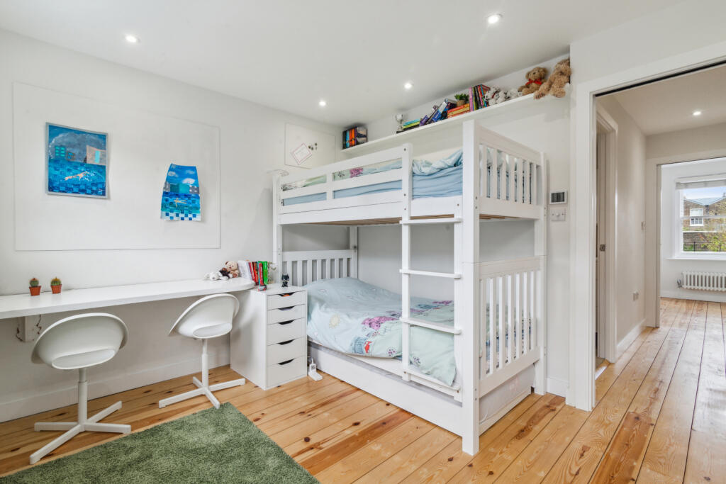 3 bedroom end of terrace house for rent
