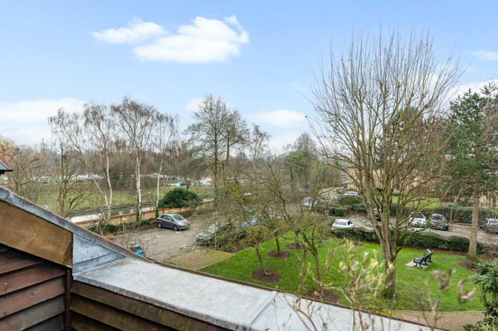 River Meads, Stanstead Abbotts, SG12 photo 3