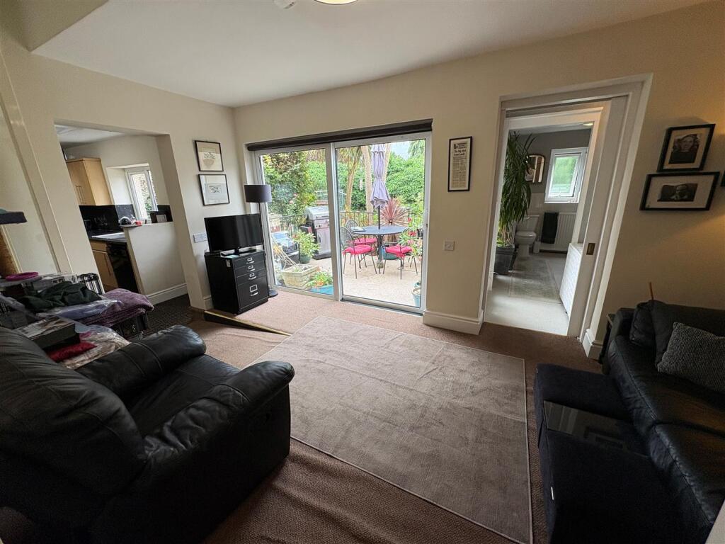 House in Kirklees, Beggarington - More