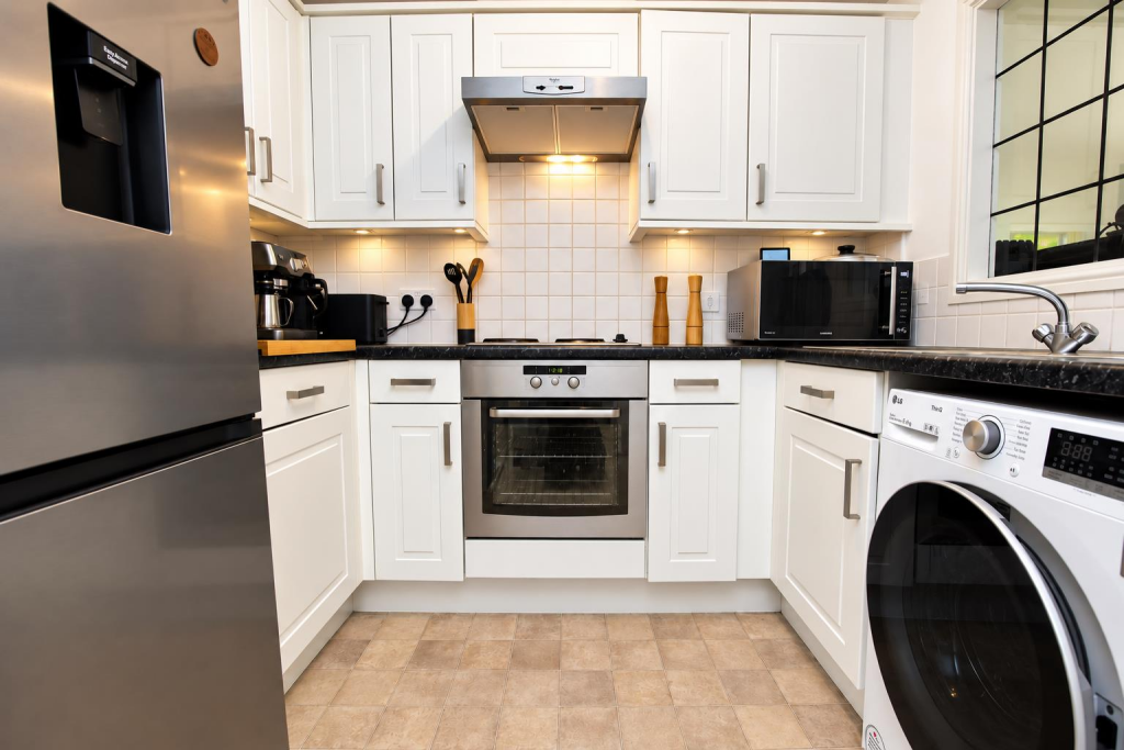 Apartment in Eastleigh, Newtown - View 3