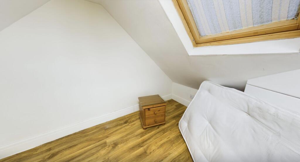 House in London, Beavers, Cranford - More