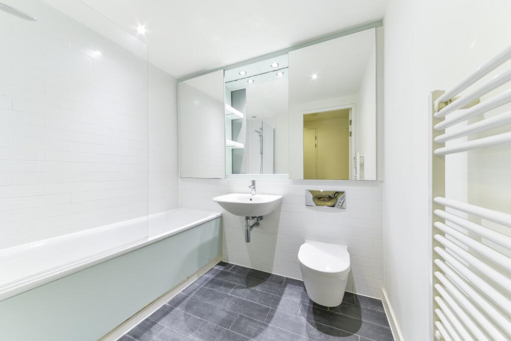 Apartment in London, St Luke's, Islington - View 5