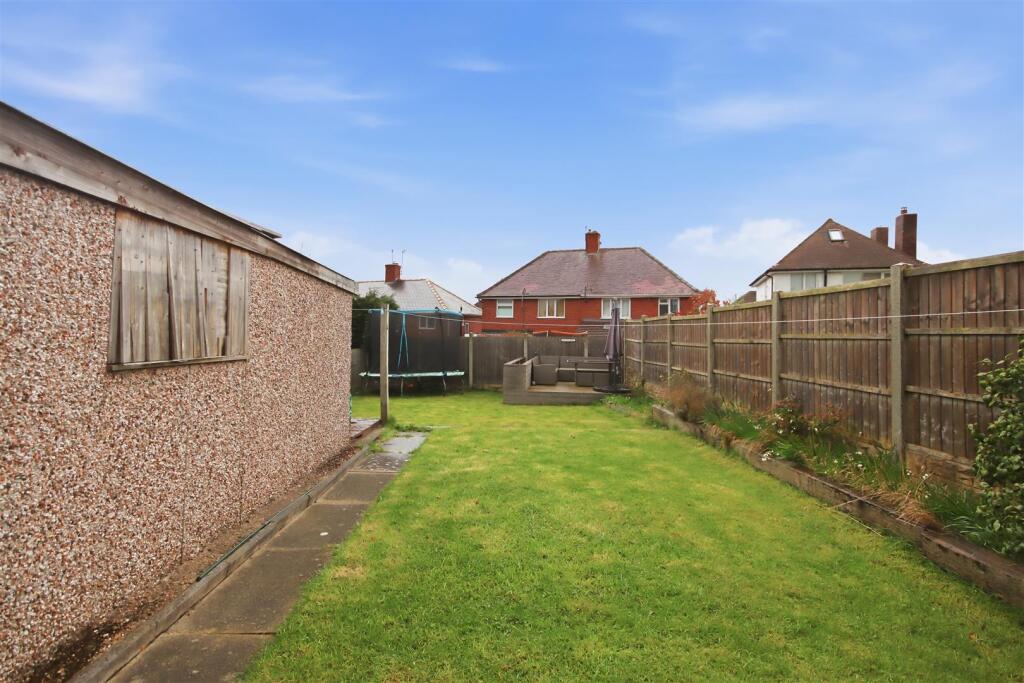 Larch Way, Brockwell, Chesterfield photo 3