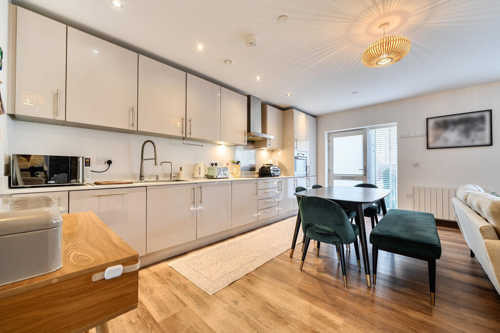 Apartment in Watford - View 5