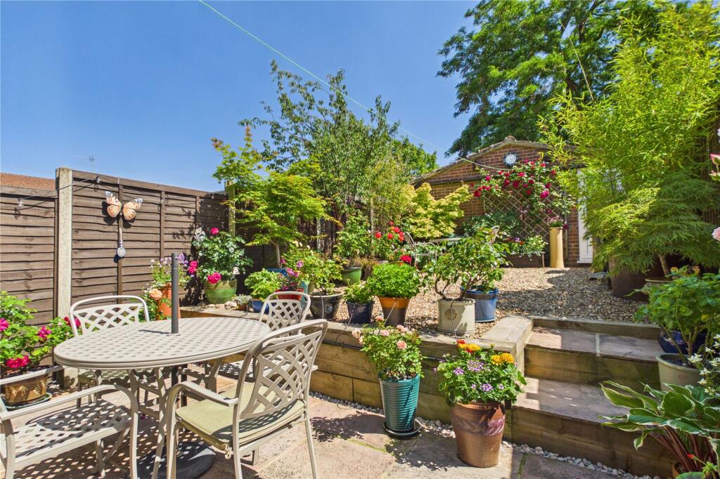 Ellington Drive, Basingstoke, Hampshire, RG22 photo 3