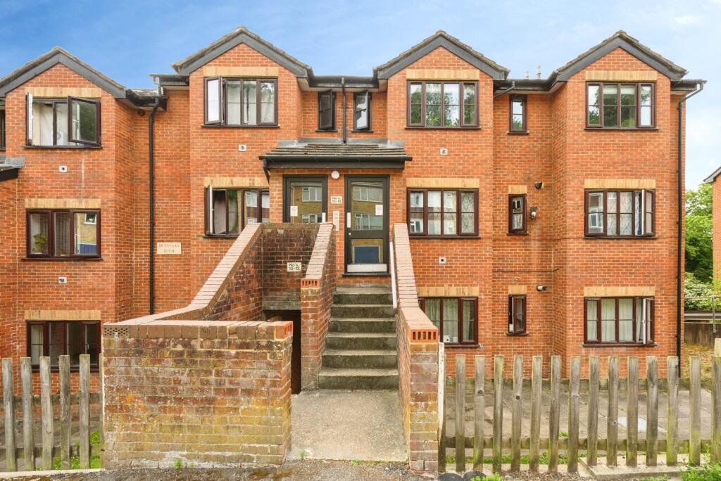 Apartment in Reigate and Banstead, Reffles Bridge, Earlswood - View 6