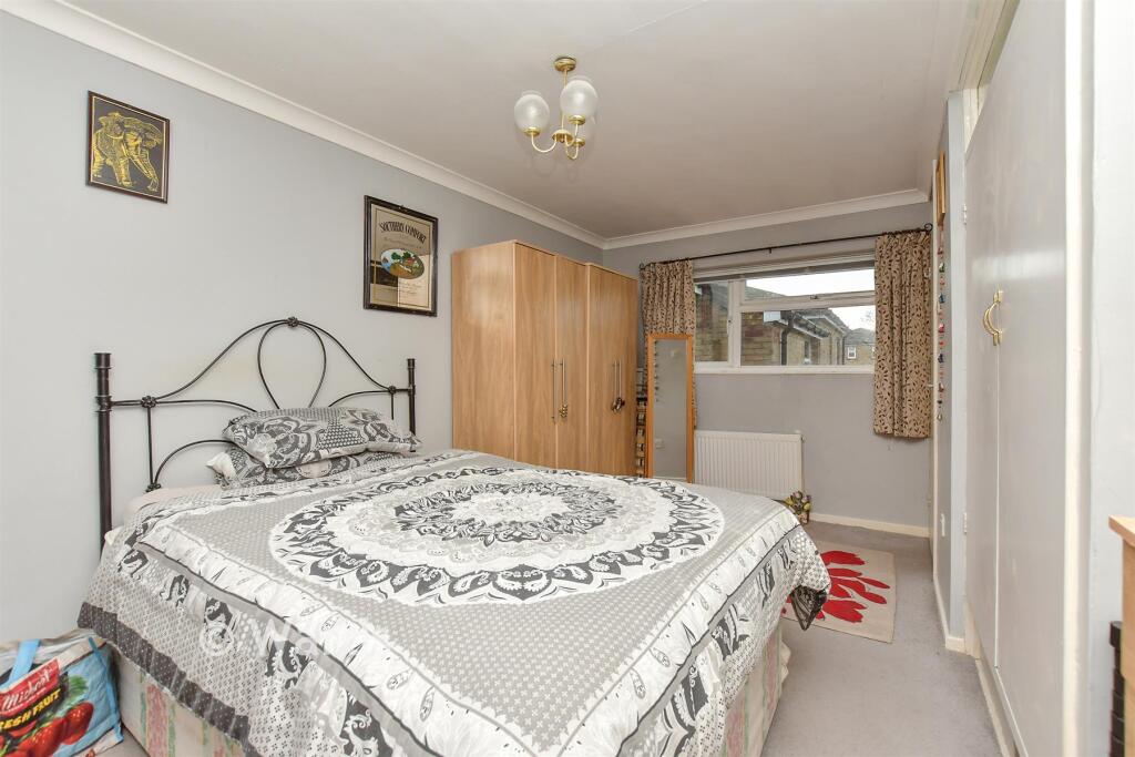 House in Swanley, Birchwood Corner - More