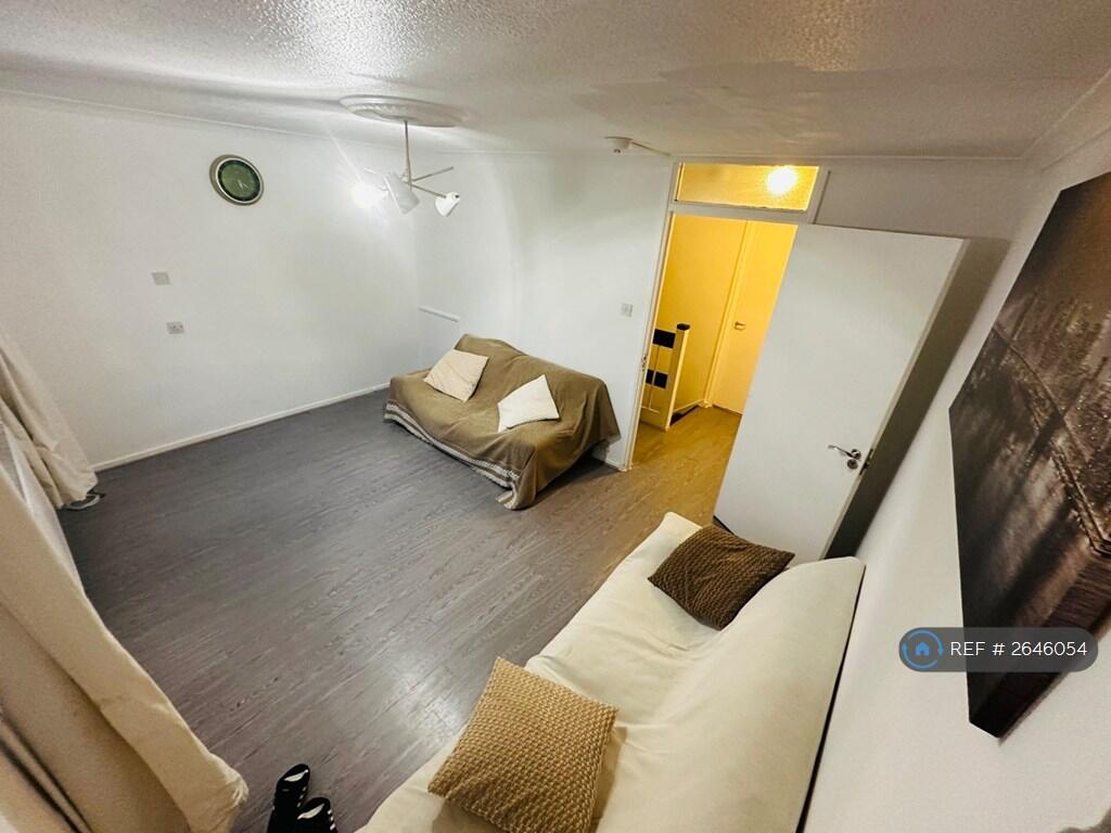 Main image of property: Lyneham Walk, London, E5