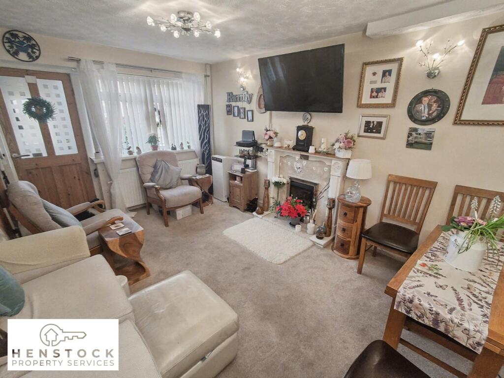 Willow Avenue, Middleton, Manchester, M24 photo 2
