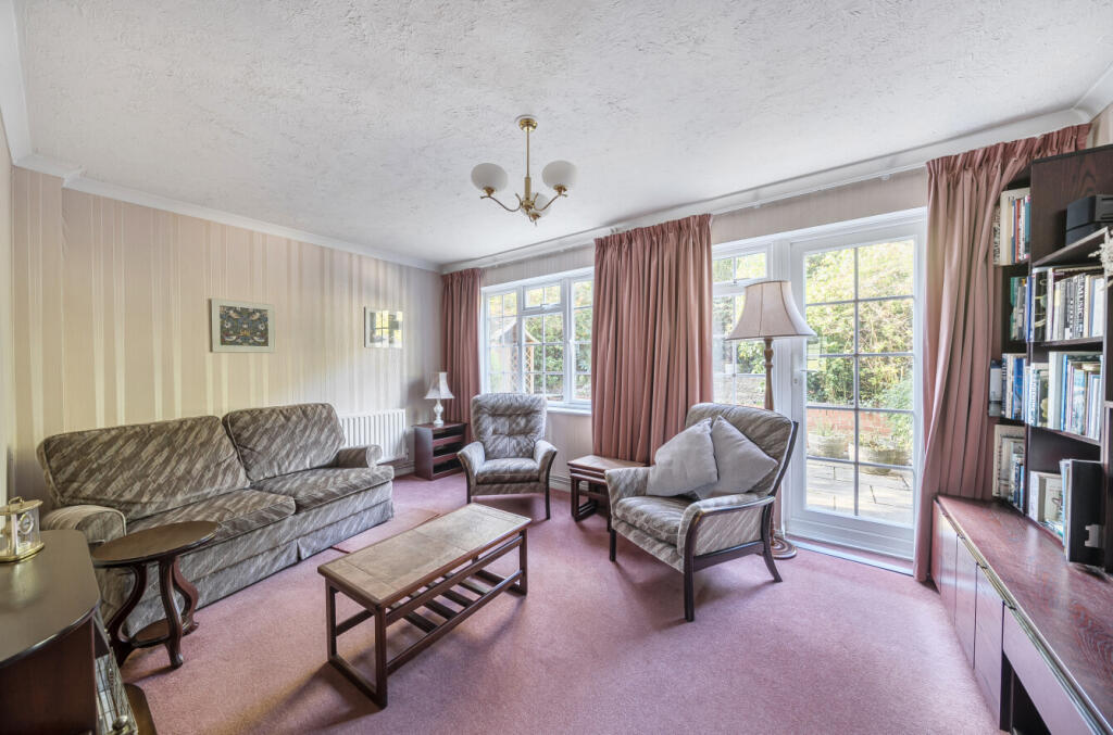 House in Wokingham, Emmbrook - View 3