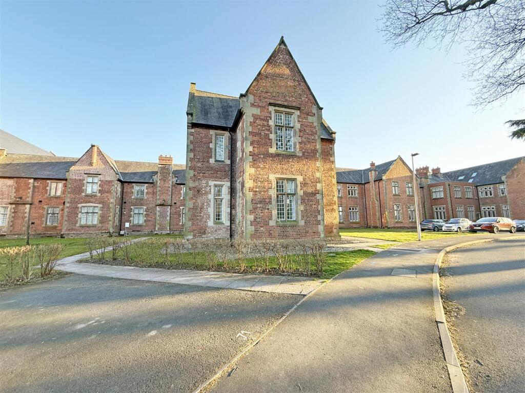 1-bed apartment on Leighton Park, Bicton Heath, Shrewsbury, £166,600