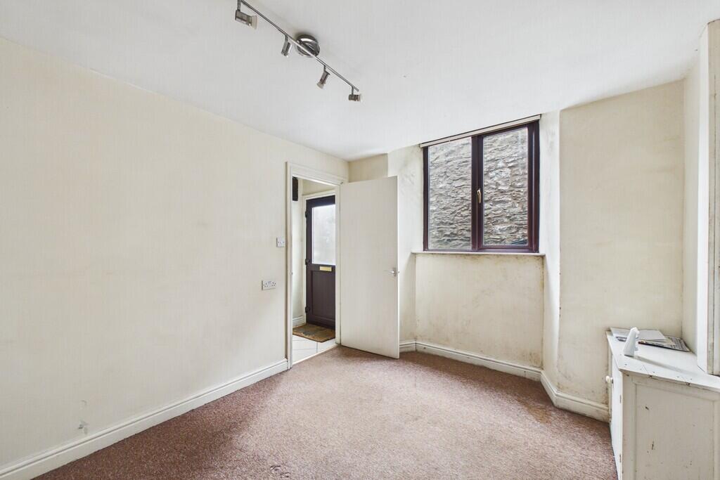 40a Low Fellside, Kendal, Cumbria, LA9 4NH photo 3