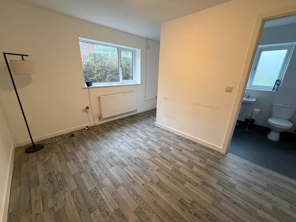 98 Chain Road, Manchester, Greater Manchester, M9 6GN photo 4