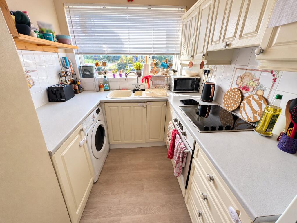 Exbury Road, London, SE6 photo 4