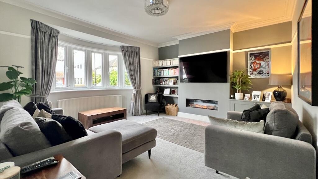 Essex Road, Chingford, E4 photo 2