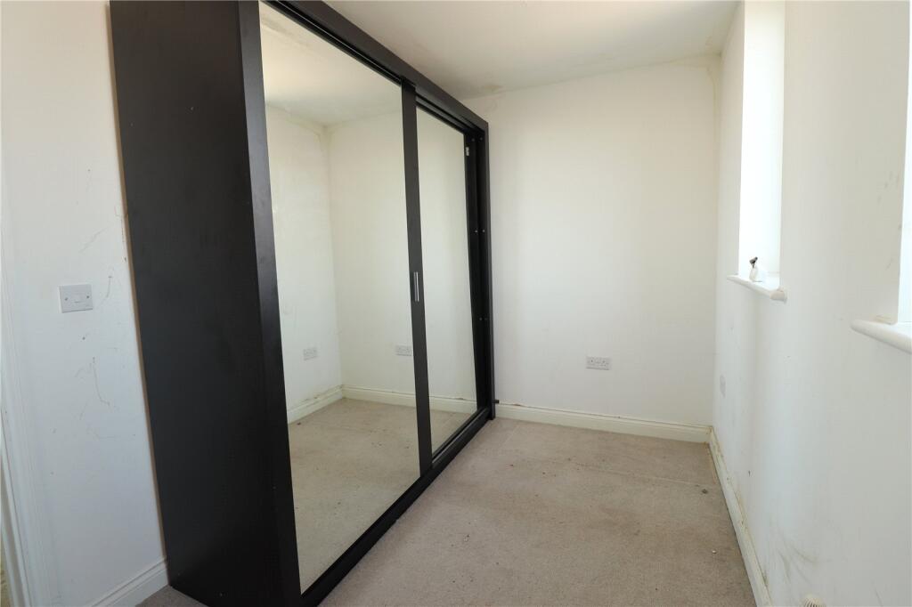 Motte Lane, Ebbsfleet Valley, Kent, DA10 photo 4
