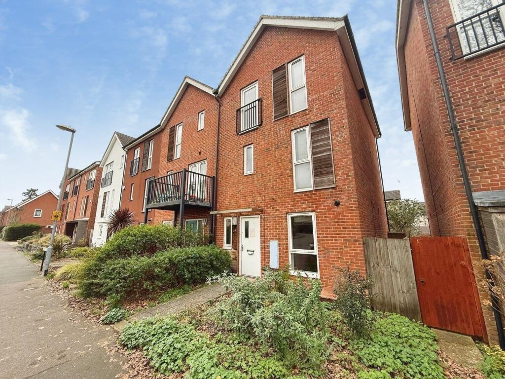 4-bed terraced on Halifax Road, Bracknell, Berkshire, £400,000