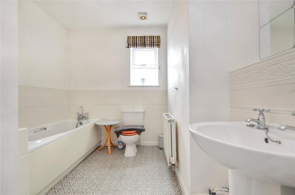 House in Leeds, Howlett Cross - View 4