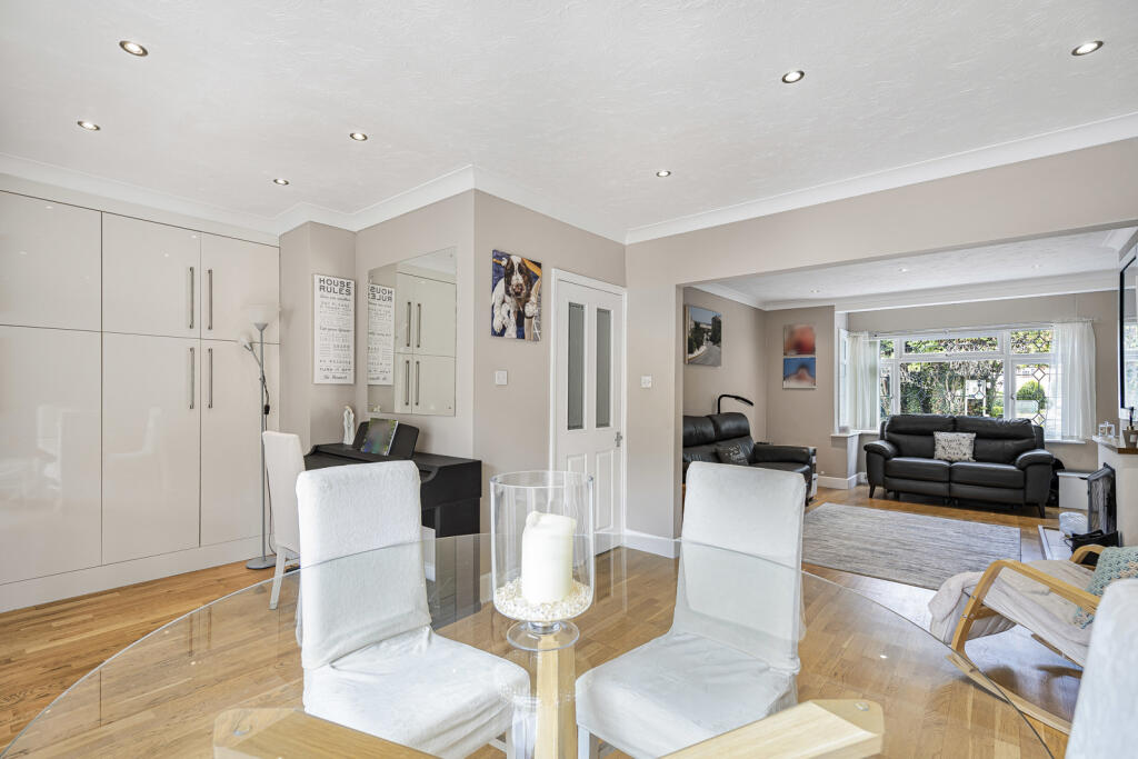 House in Twickenham - More