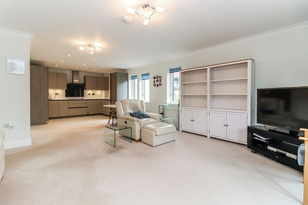 Apartment in Slough - View 3
