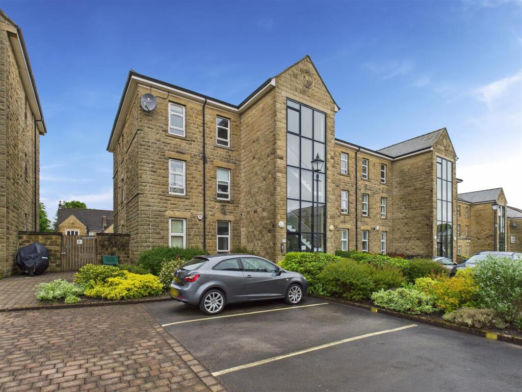 1-bed apartment on Holyrood Avenue, Lodge Moor, Sheffield, £175,000