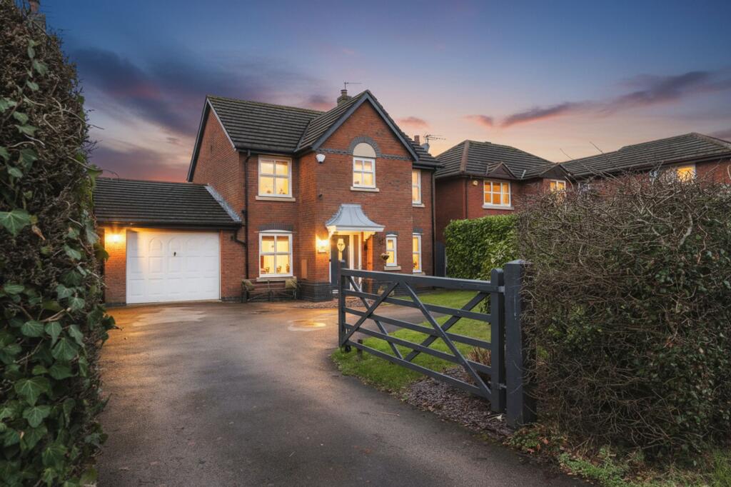 Main image of property: 16 Pepper Street, Appleton Thorn, WA4 4RU