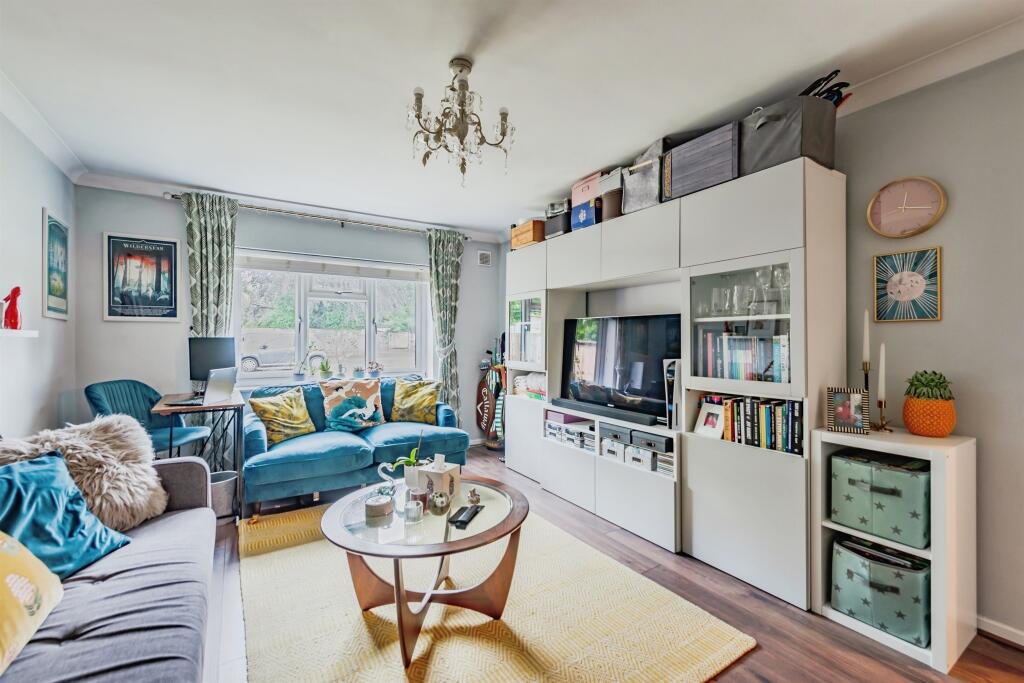 Apartment in Reigate and Banstead, Surrey - View 2
