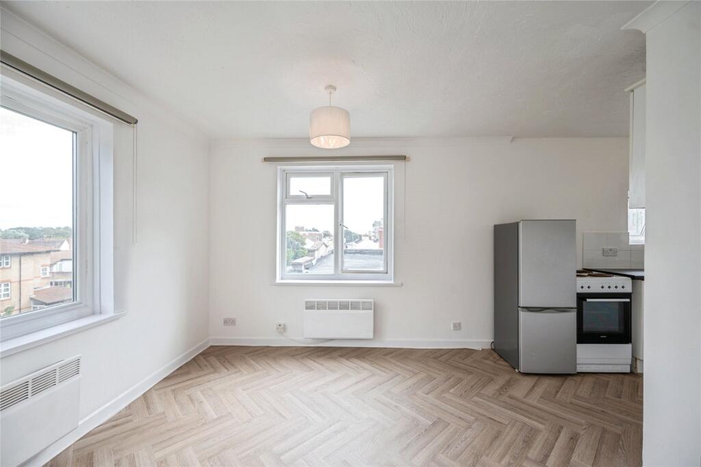 Apartment in Havant, Hampshire - View 3
