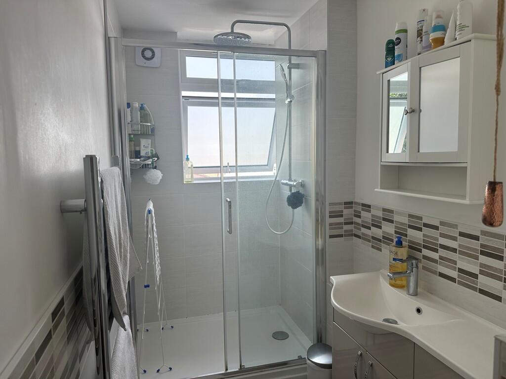 Apartment in Three Rivers, Chorleywood - More