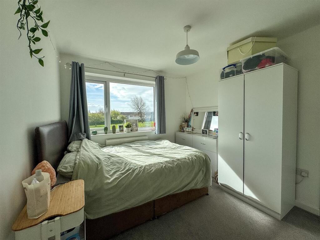 House in Weston-super-Mare, Mead Vale, Preanes Green - More