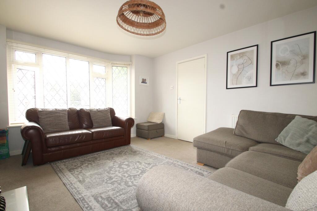 House in London, Broom Hill, Goddington - View 3