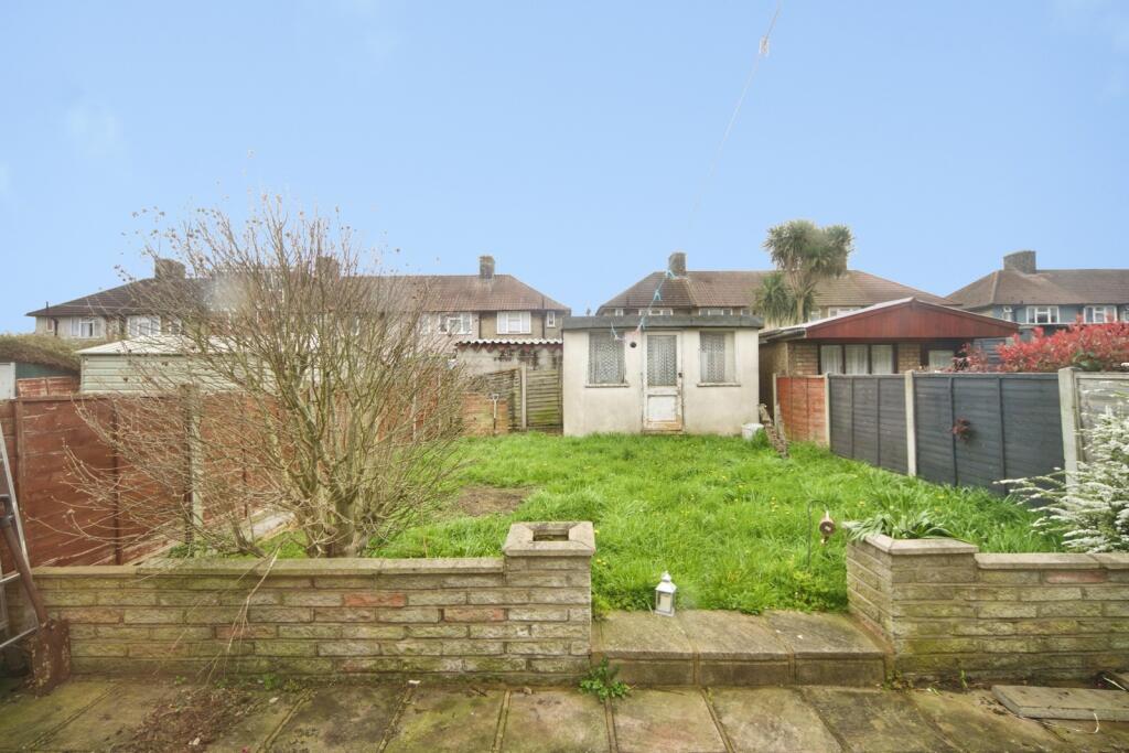 House in Romford - More