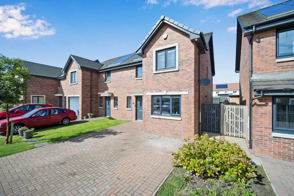 Main image of property: 6 Lamond Crescent, Winchburgh, EH52 6FF