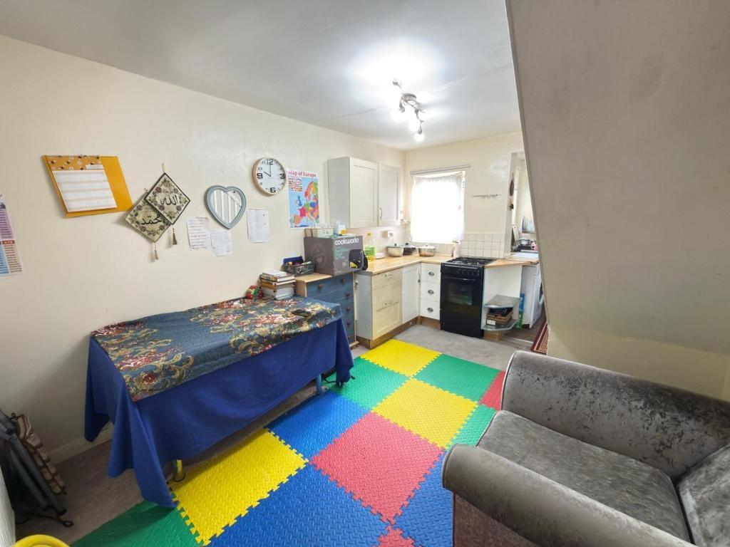 House in Luton - View 3