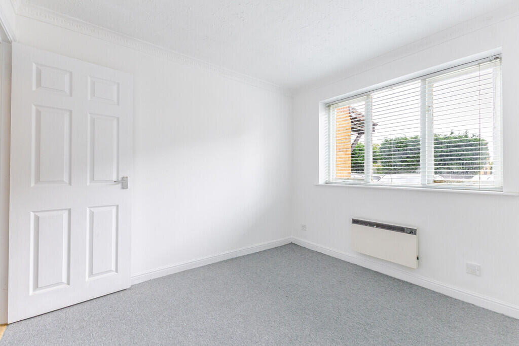 Apartment in Watford - View 4