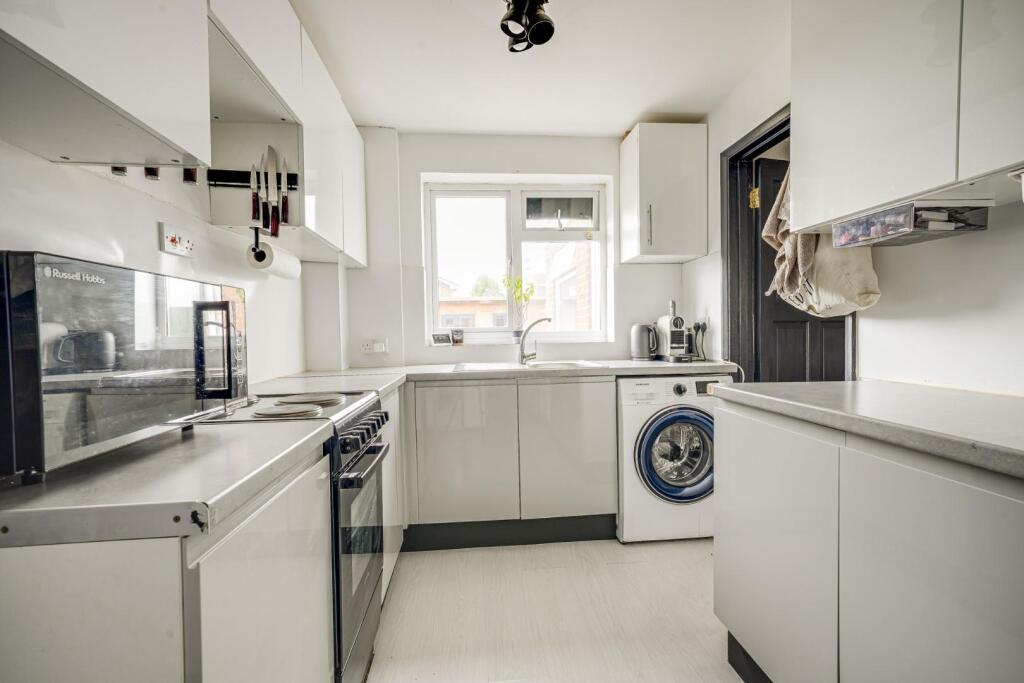 House in Luton - View 3