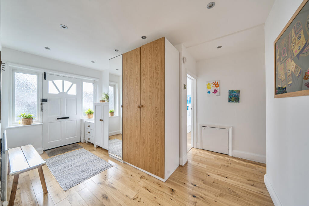 Buxted Road, London, N12 photo 4